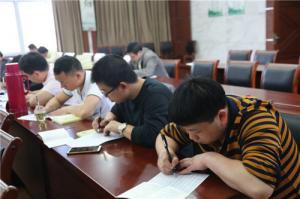 市城投集团认真开展“两学一做”教育活动